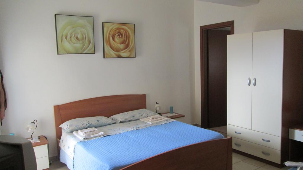 Bed And Breakfast Oasi Reggio Calabria Room photo